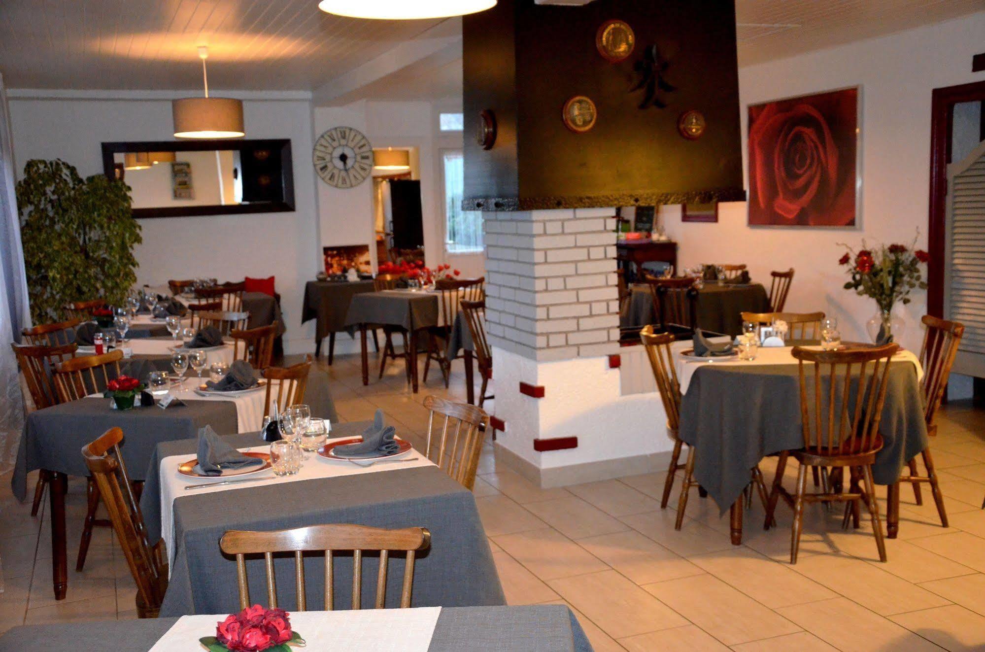Hotel Le Week-End Plouider Exterior photo